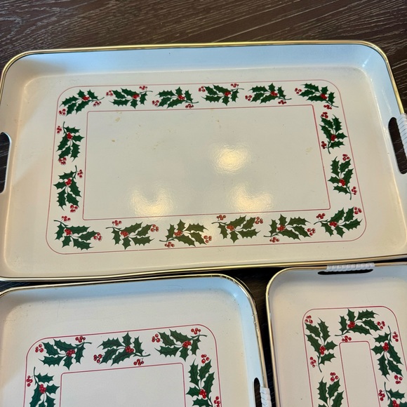 Vintage 3 piece Lacquer Ware Nesting Trays set.  Christmas Poinsettias design - Picture 6 of 11